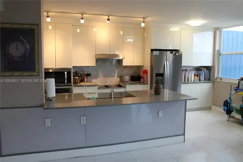 4200 Hillcrest Drive Hollywood FL 33021