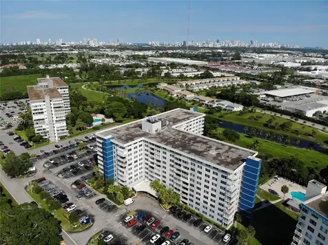 4200 Hillcrest Drive Hollywood FL 33021