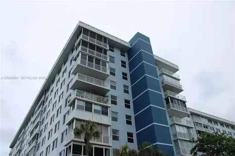4200 Hillcrest Drive Hollywood FL 33021