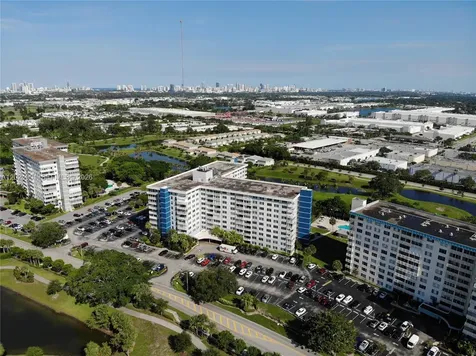 4200 Hillcrest Drive Hollywood FL 33021