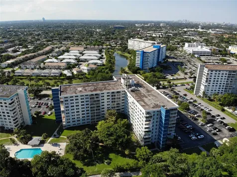 4200 Hillcrest Drive Hollywood FL 33021