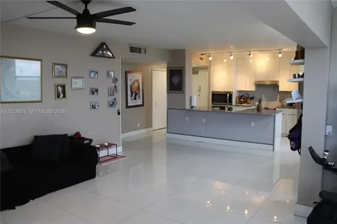 4200 Hillcrest Drive Hollywood FL 33021
