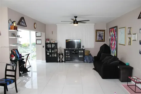 4200 Hillcrest Drive Hollywood FL 33021