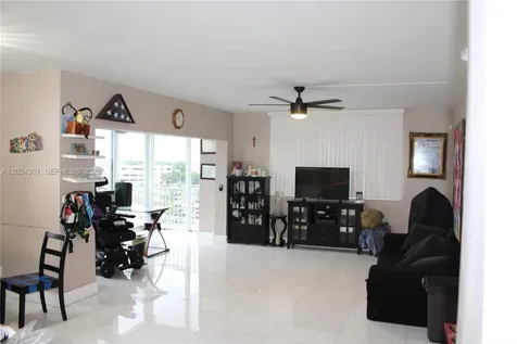 4200 Hillcrest Drive Hollywood FL 33021