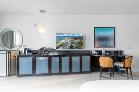 4391 Collins Avenue Miami Beach FL 33140