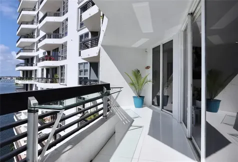 3600 Mystic Pointe Drive Aventura FL 33180