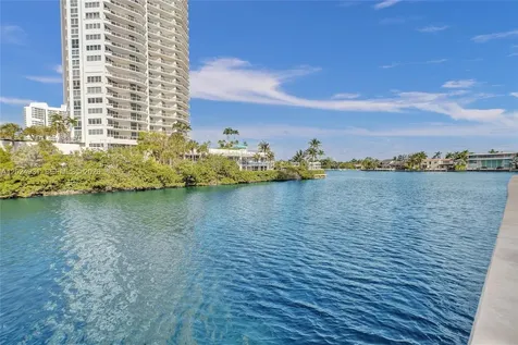 20515 E Country Club Drive Aventura FL 33180
