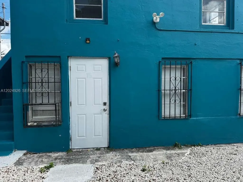 1121 NW 40th Street Miami FL 33127