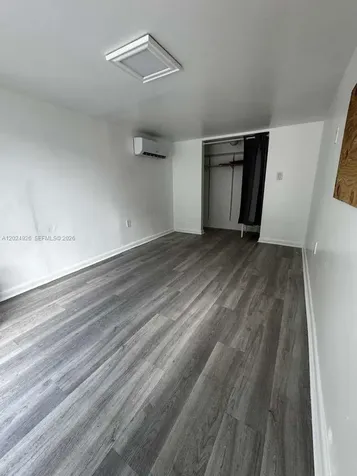 1121 NW 40th Street Miami FL 33127