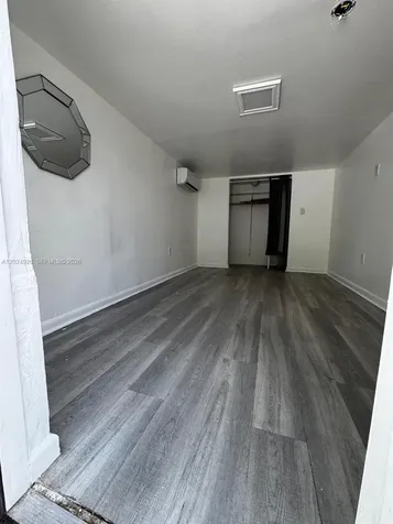 1121 NW 40th Street Miami FL 33127