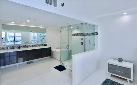3600 Mystic Pointe Drive Aventura FL 33180