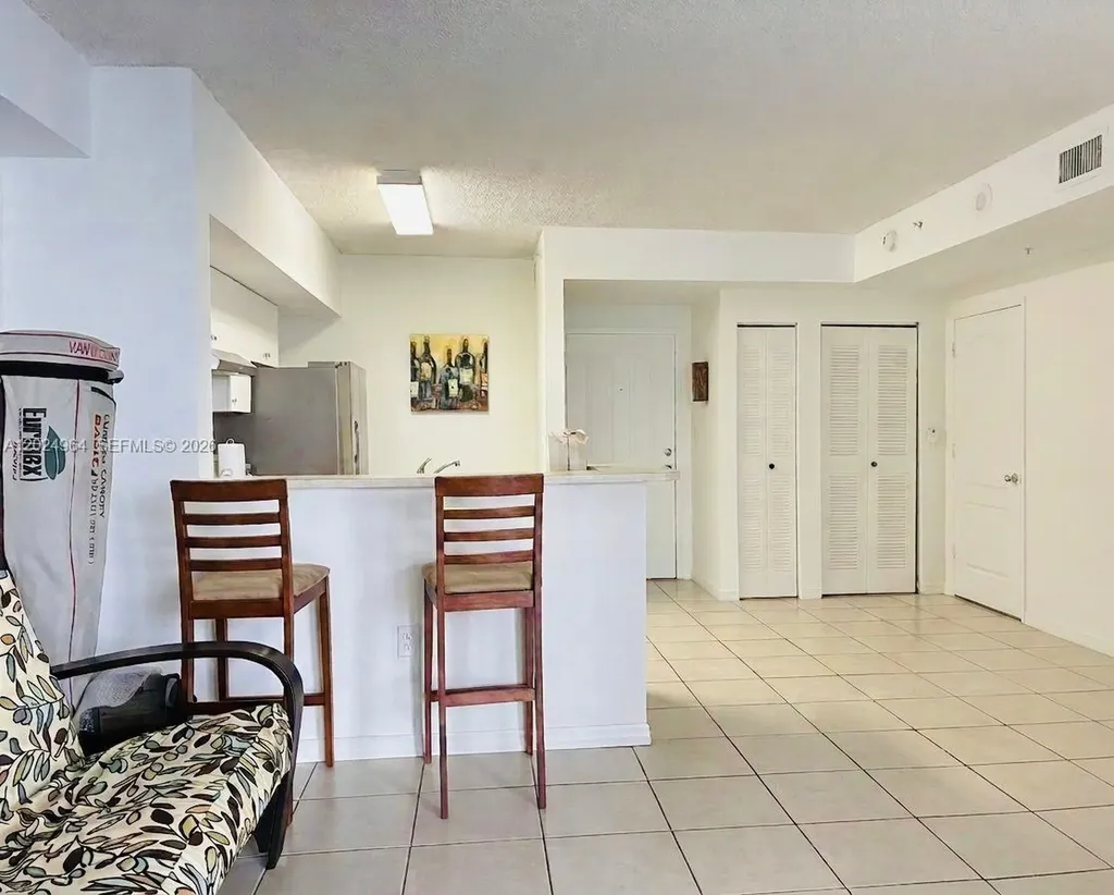 5085 NW 7th Street Miami FL 33126