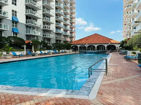 5085 NW 7th Street Miami FL 33126