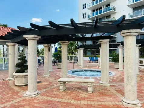 5085 NW 7th Street Miami FL 33126