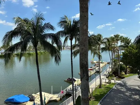 5085 NW 7th Street Miami FL 33126