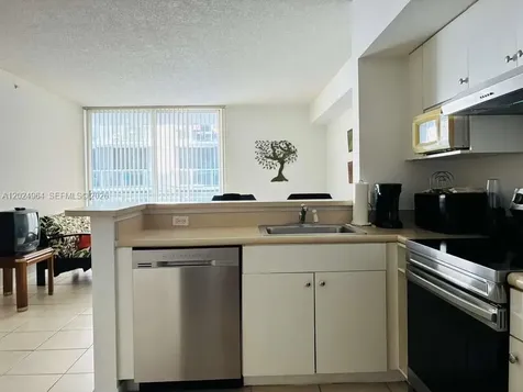 5085 NW 7th Street Miami FL 33126