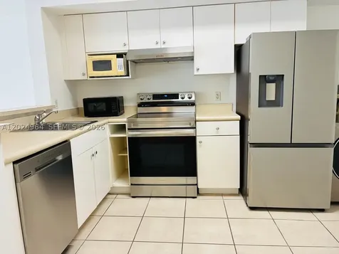 5085 NW 7th Street Miami FL 33126