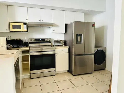 5085 NW 7th Street Miami FL 33126
