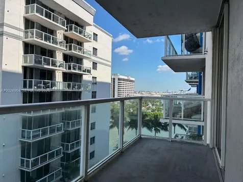 5085 NW 7th Street Miami FL 33126