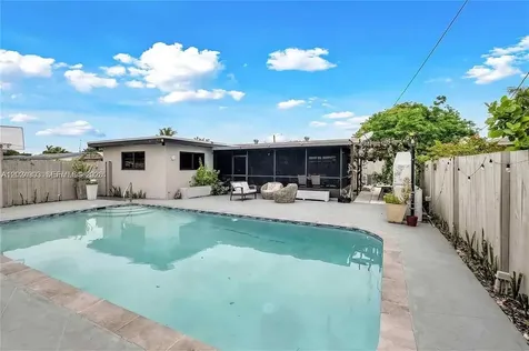 530 NW 39th Street Oakland Park FL 33309