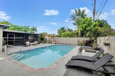 530 NW 39th Street Oakland Park FL 33309