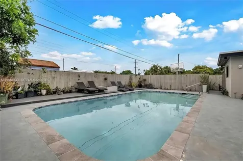 530 NW 39th Street Oakland Park FL 33309