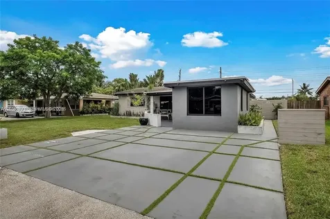 530 NW 39th Street Oakland Park FL 33309