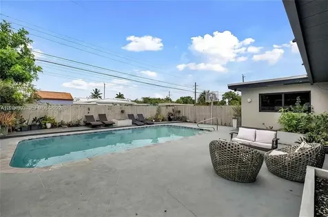 530 NW 39th Street Oakland Park FL 33309