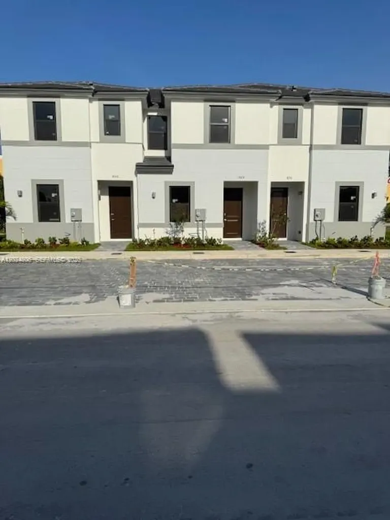 142 NW 10th Terrace Florida City FL 33034