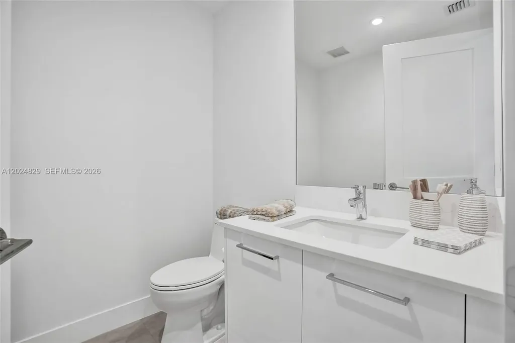 153 N Seabreeze Fort Lauderdale FL 33304