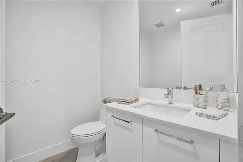 153 N Seabreeze Fort Lauderdale FL 33304