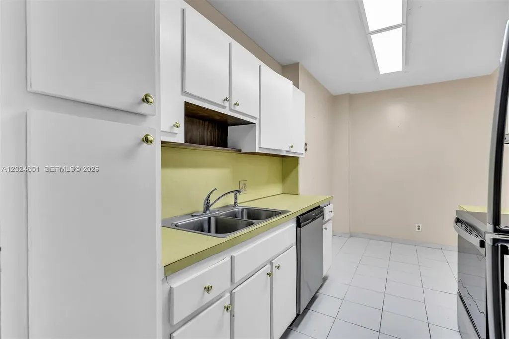 4200 Hillcrest Drive Hollywood FL 33021