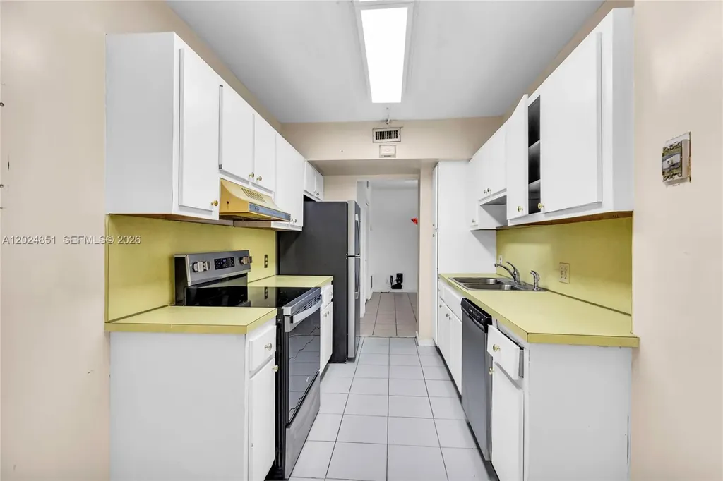4200 Hillcrest Drive Hollywood FL 33021