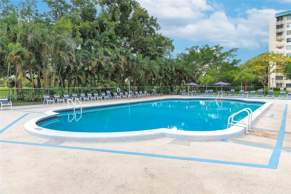 4200 Hillcrest Drive Hollywood FL 33021