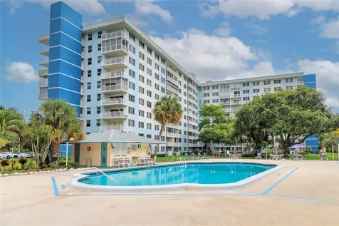 4200 Hillcrest Drive Hollywood FL 33021