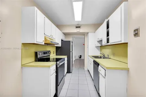 4200 Hillcrest Drive Hollywood FL 33021