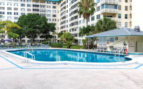 4200 Hillcrest Drive Hollywood FL 33021