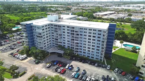 4200 Hillcrest Drive Hollywood FL 33021