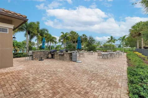 4200 Hillcrest Drive Hollywood FL 33021