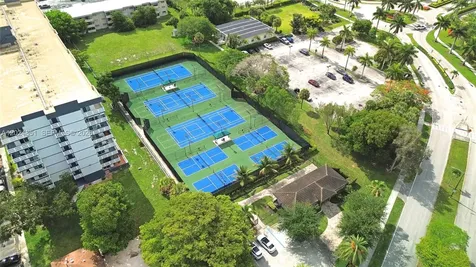 4200 Hillcrest Drive Hollywood FL 33021