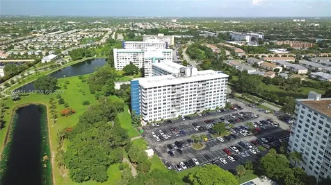 4200 Hillcrest Drive Hollywood FL 33021