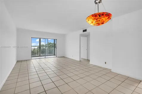 4200 Hillcrest Drive Hollywood FL 33021