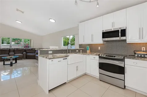 16269 SW 6th Street Pembroke Pines FL 33027