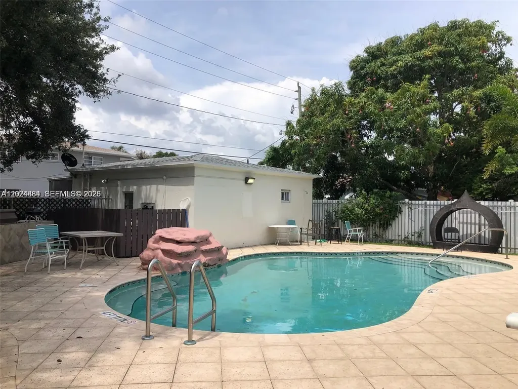 2000 Monroe Street Hollywood FL 33020