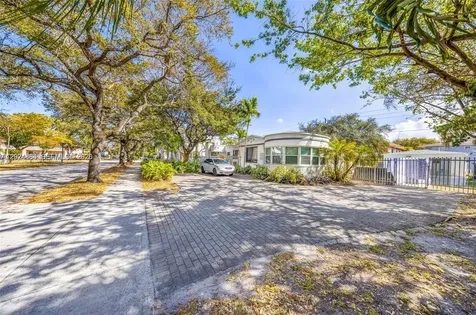 2000 Monroe Street Hollywood FL 33020