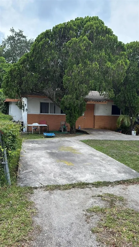 3760 Oak Avenue Miami FL 33133