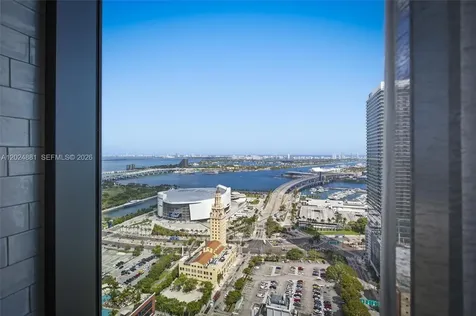 121 NE 5th Street Miami FL 33132