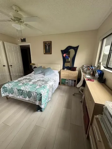 10425 E Clairmont Circle Tamarac FL 33321