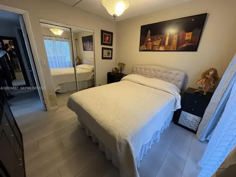 10425 E Clairmont Circle Tamarac FL 33321