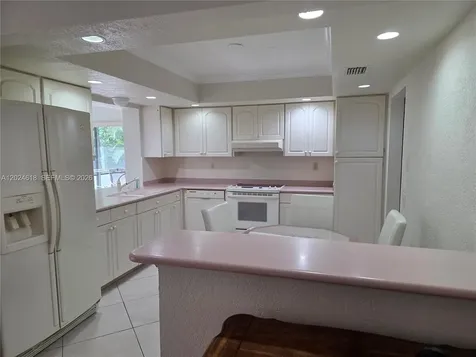 2091 NW 85th Way Pembroke Pines FL 33024